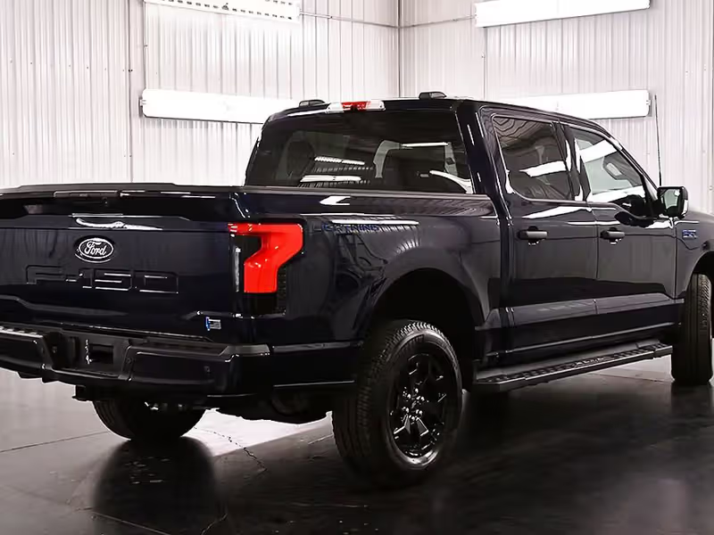 Ford F150 Lighting XLT 2