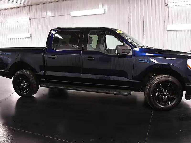 Ford F150 Lighting XLT 4