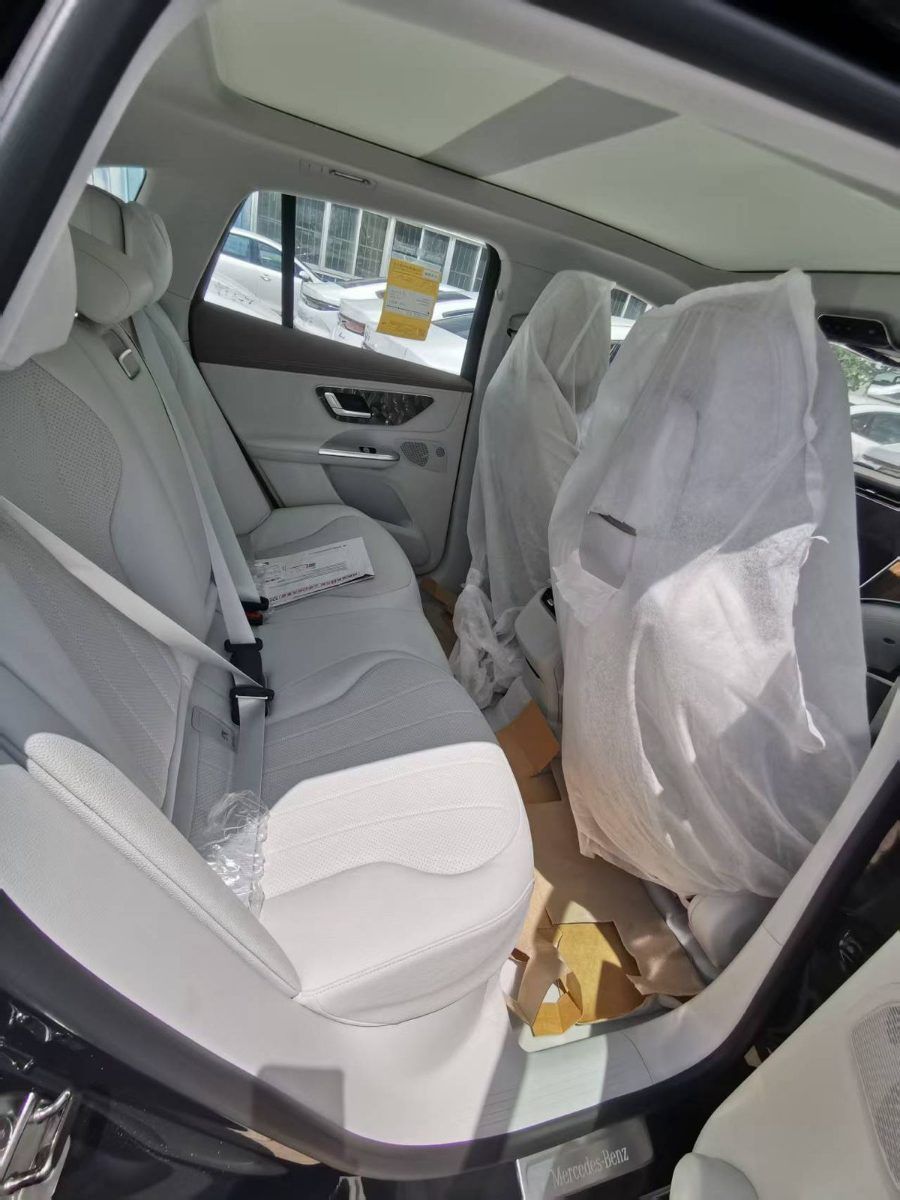 Mercedez-Benz EQE 500 SUV 4Matic Pioneer 7