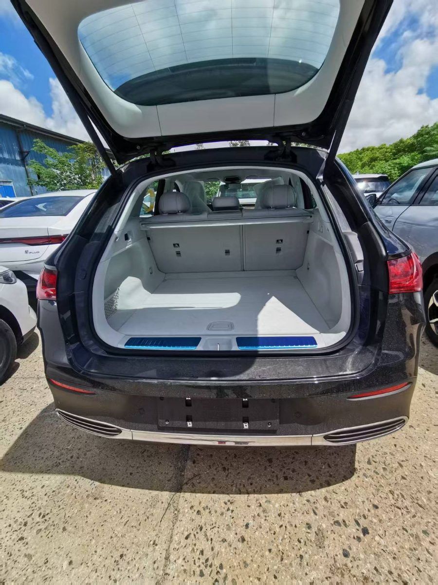 Mercedez-Benz EQE 500 SUV 4Matic Pioneer 5