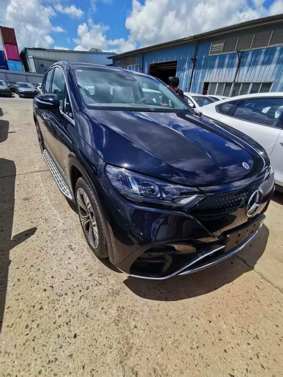 Mercedez-Benz EQE 500 SUV 4Matic Pioneer 2
