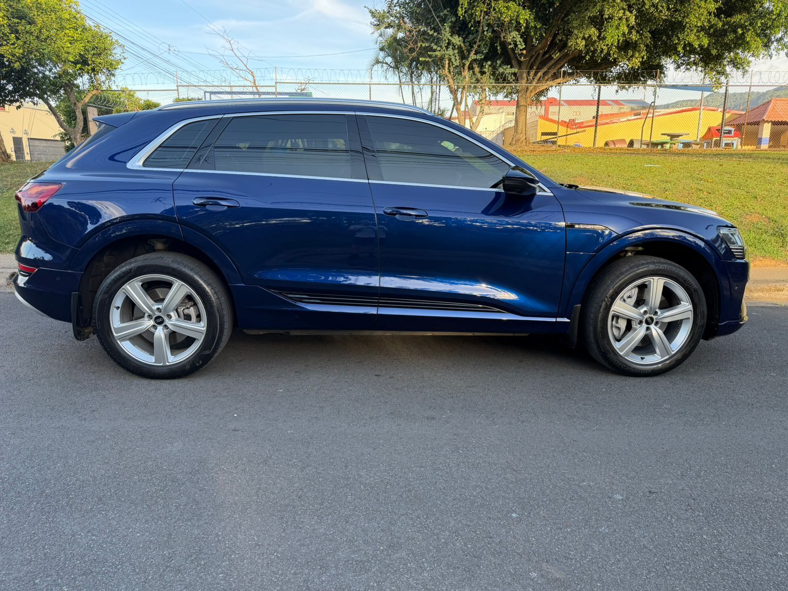 Audi etron Quattro 50 foto 4