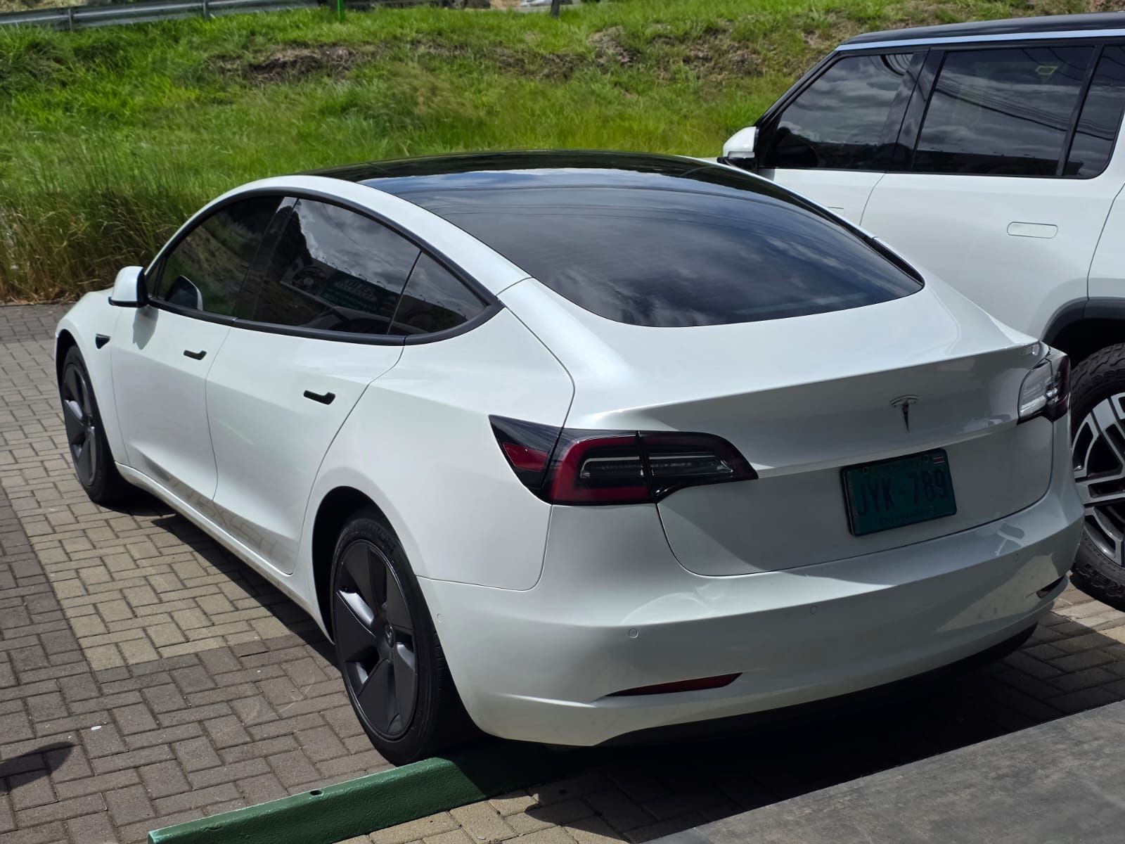 Tesla Model 3 foto 2