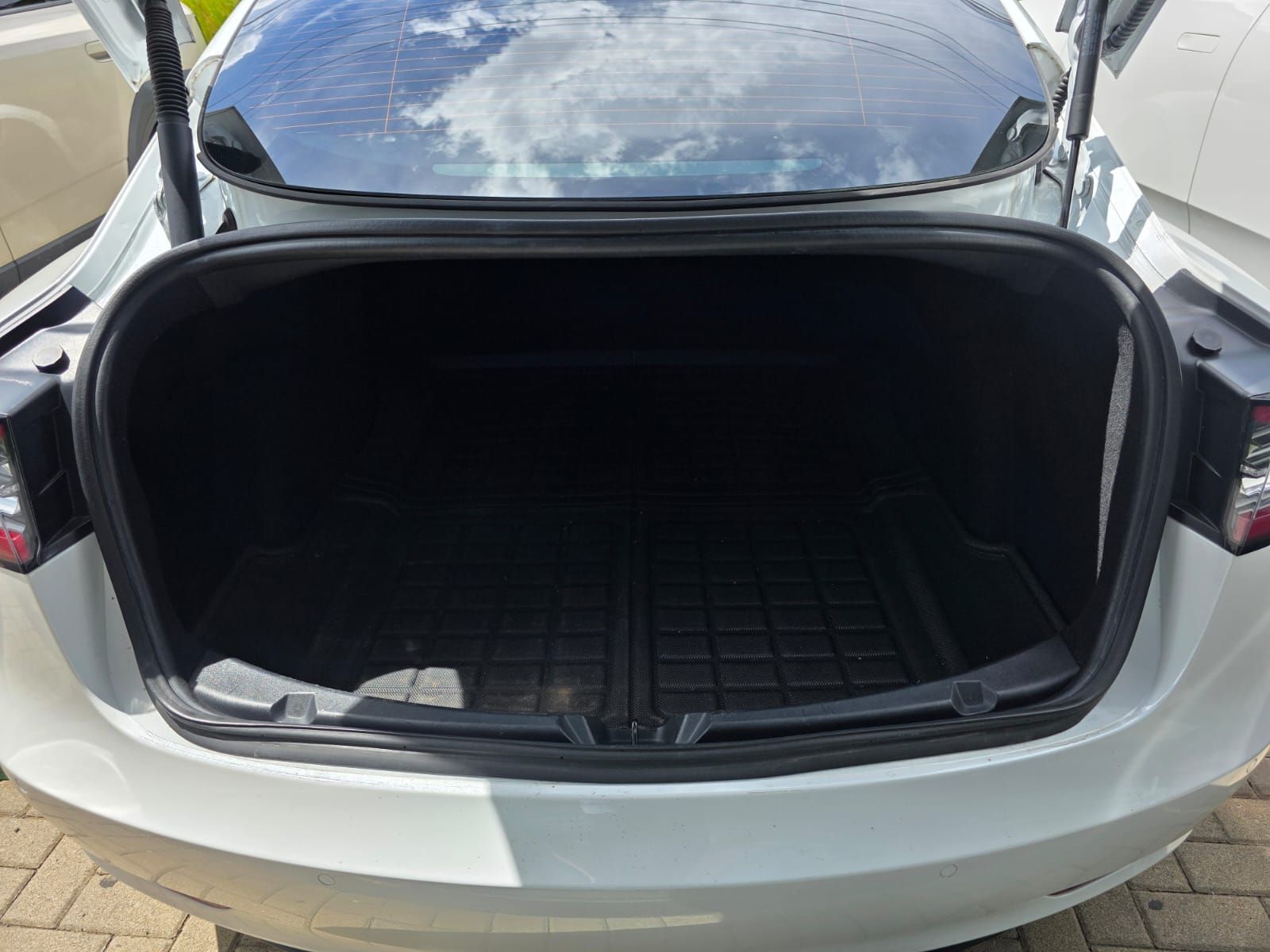 Tesla Model 3 foto 8