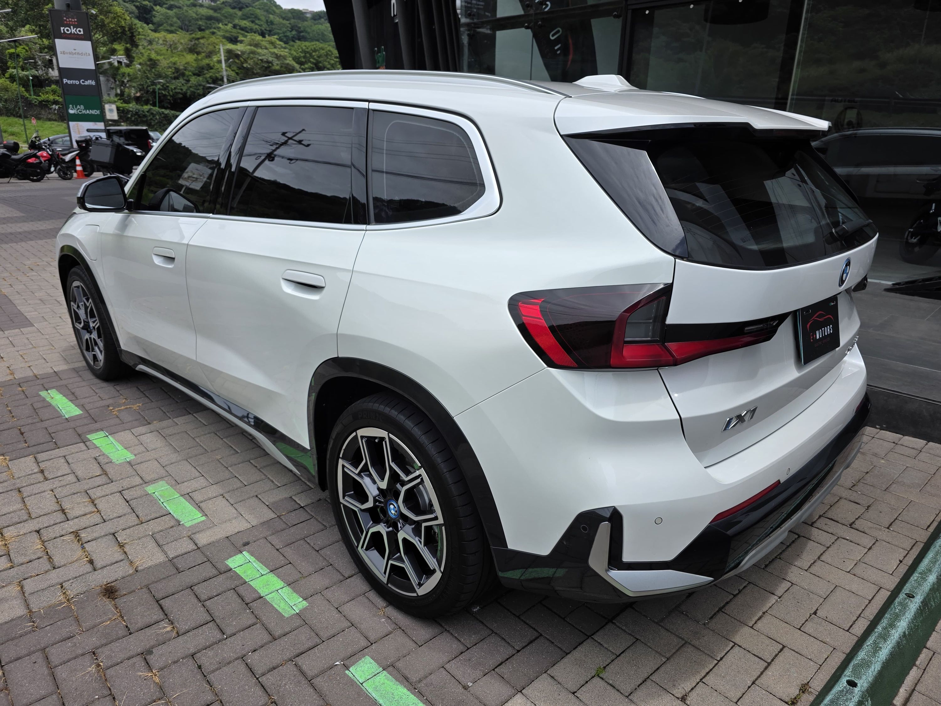 BMW IX1 30L AWD foto 2