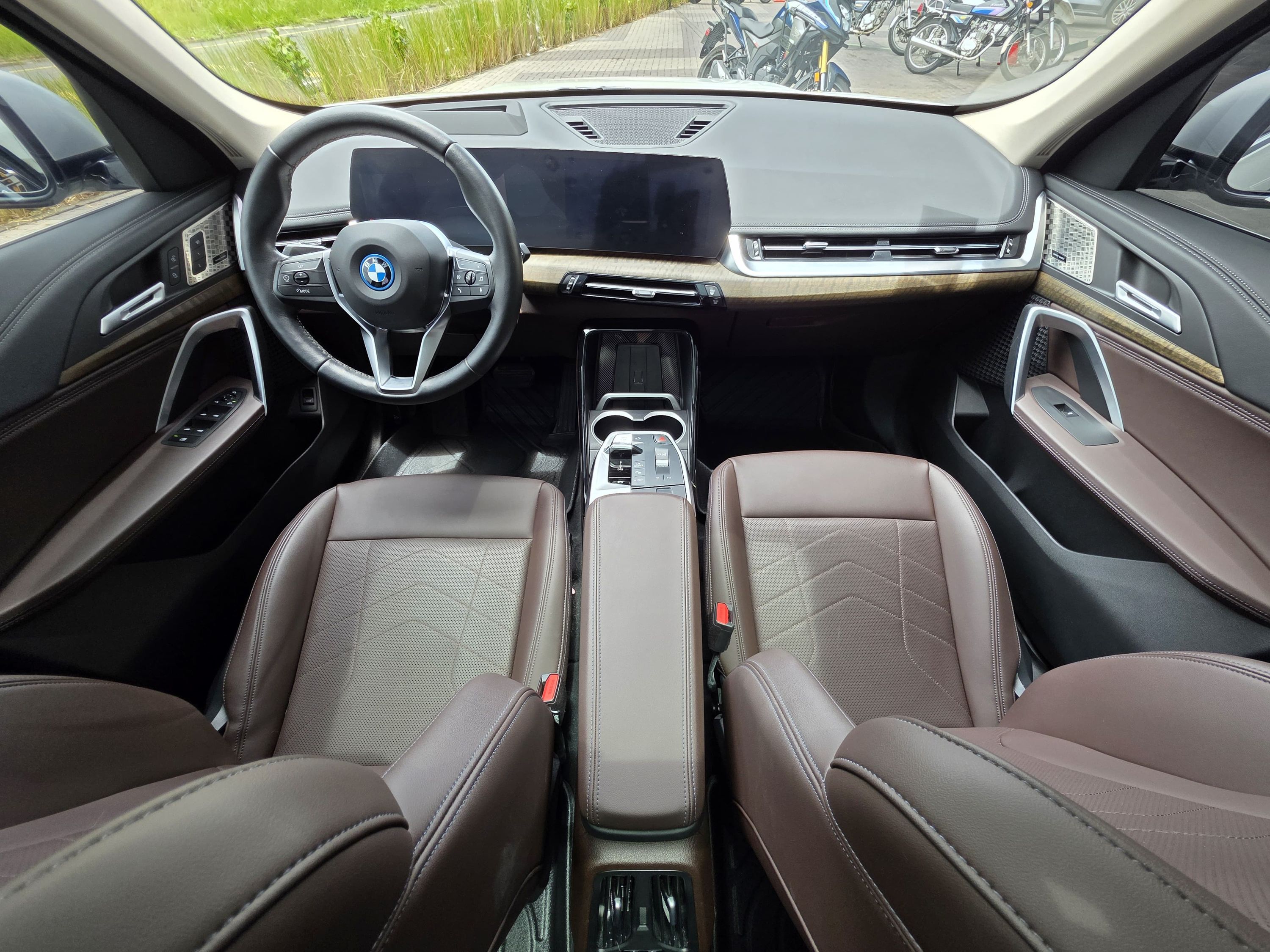 BMW IX1 30L AWD foto 3