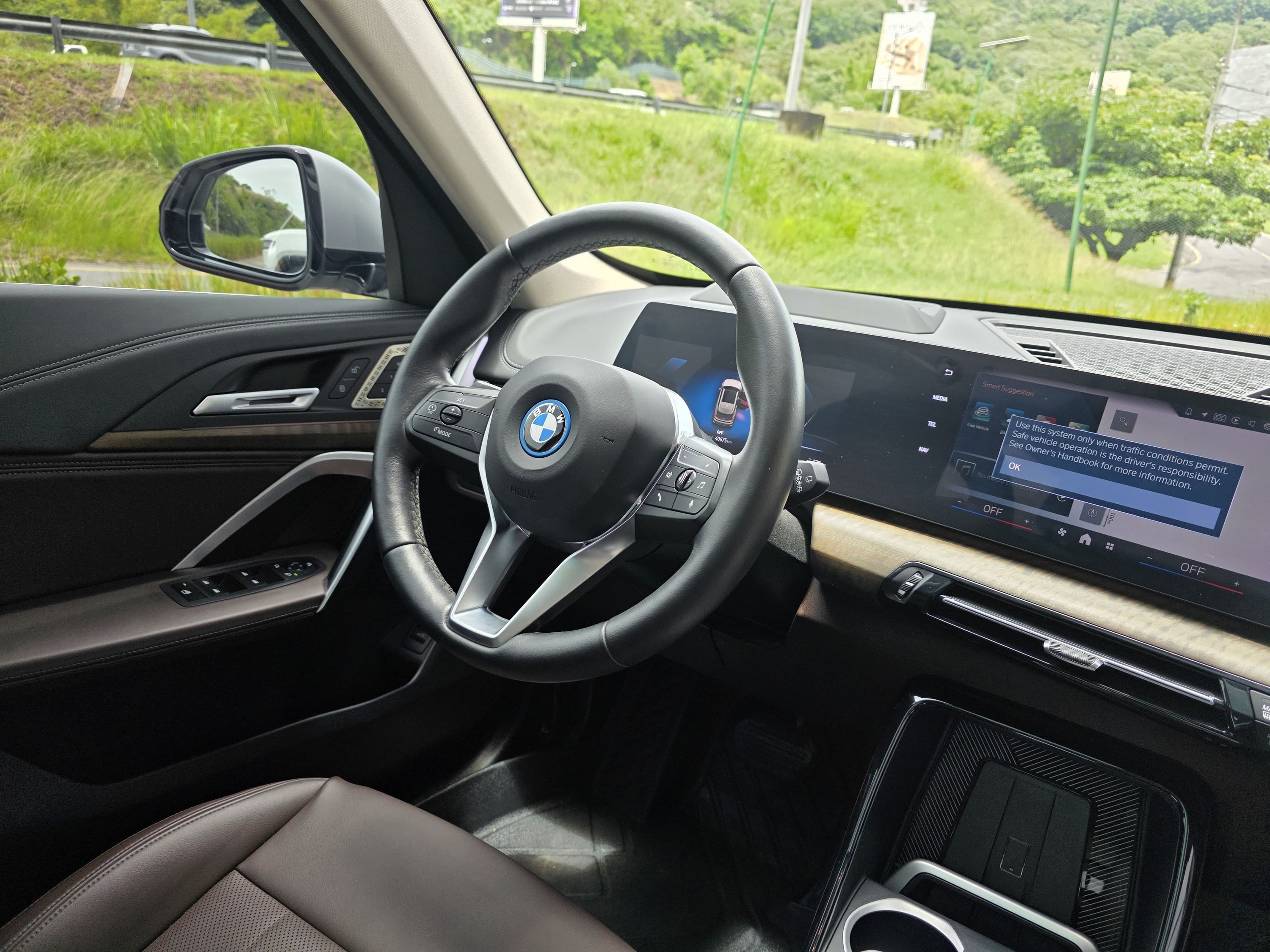 BMW IX1 30L AWD foto 4
