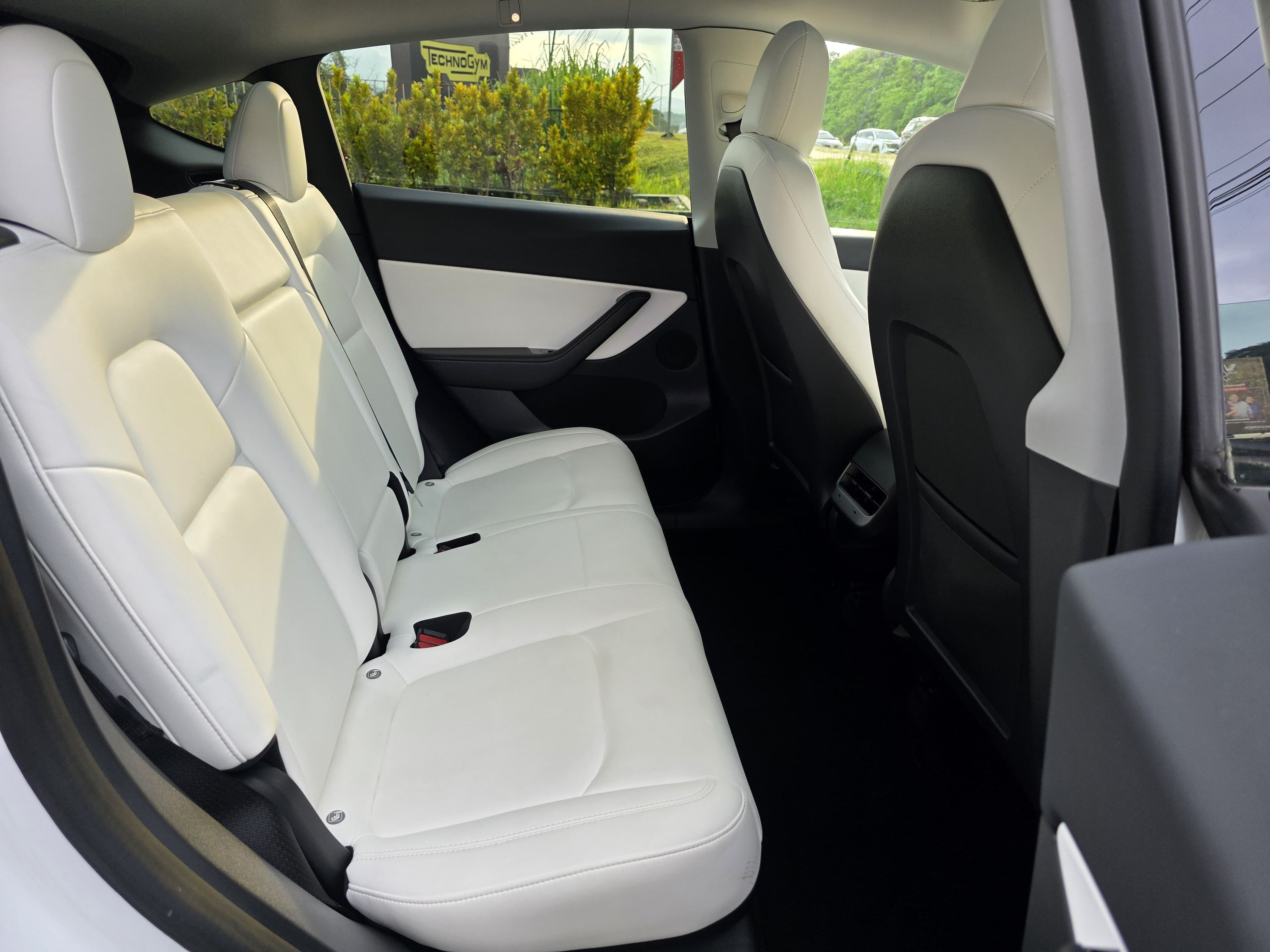 Tesla Model Y Long Range AWD foto 7