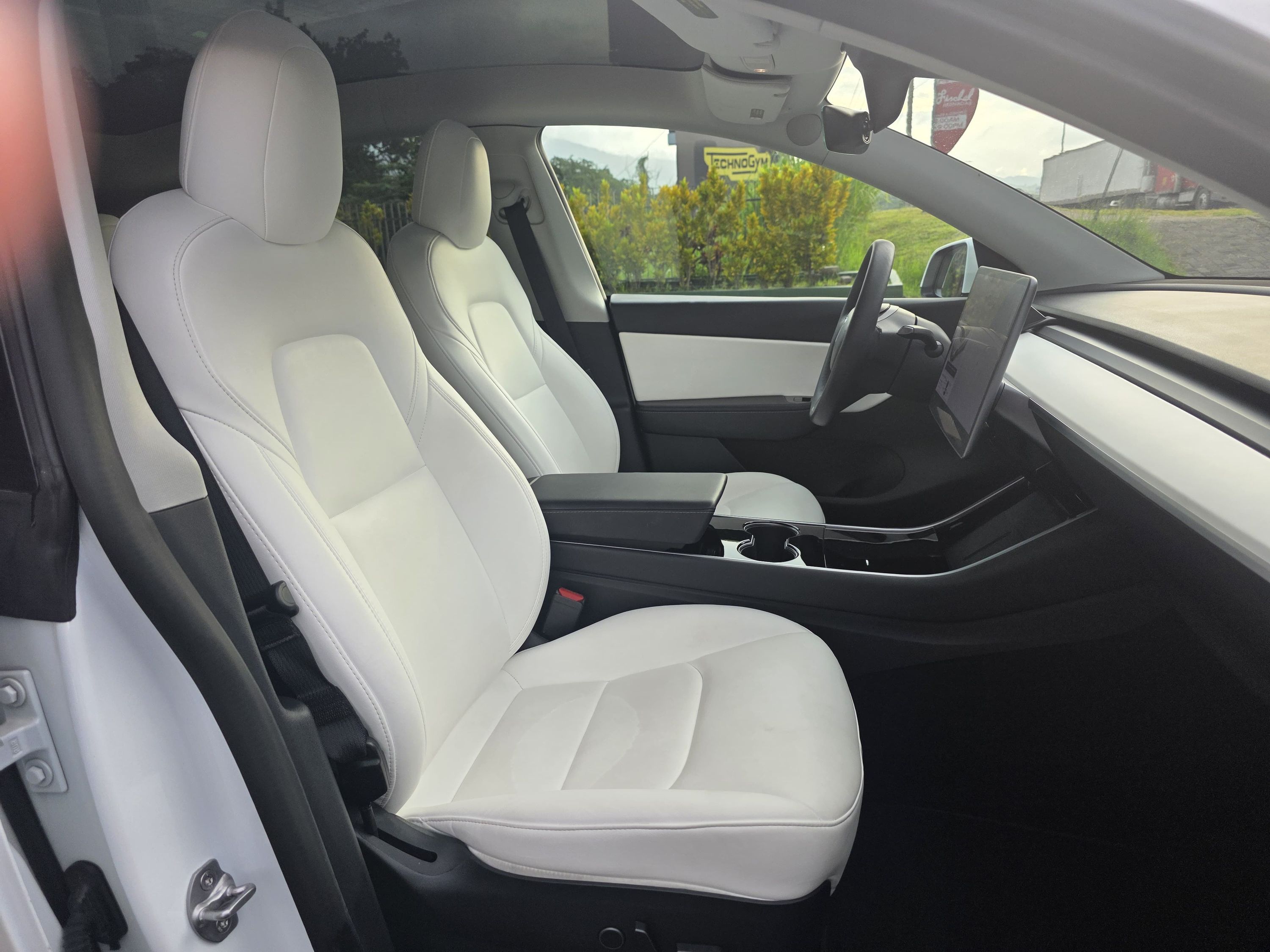 Tesla Model Y Long Range AWD foto 8