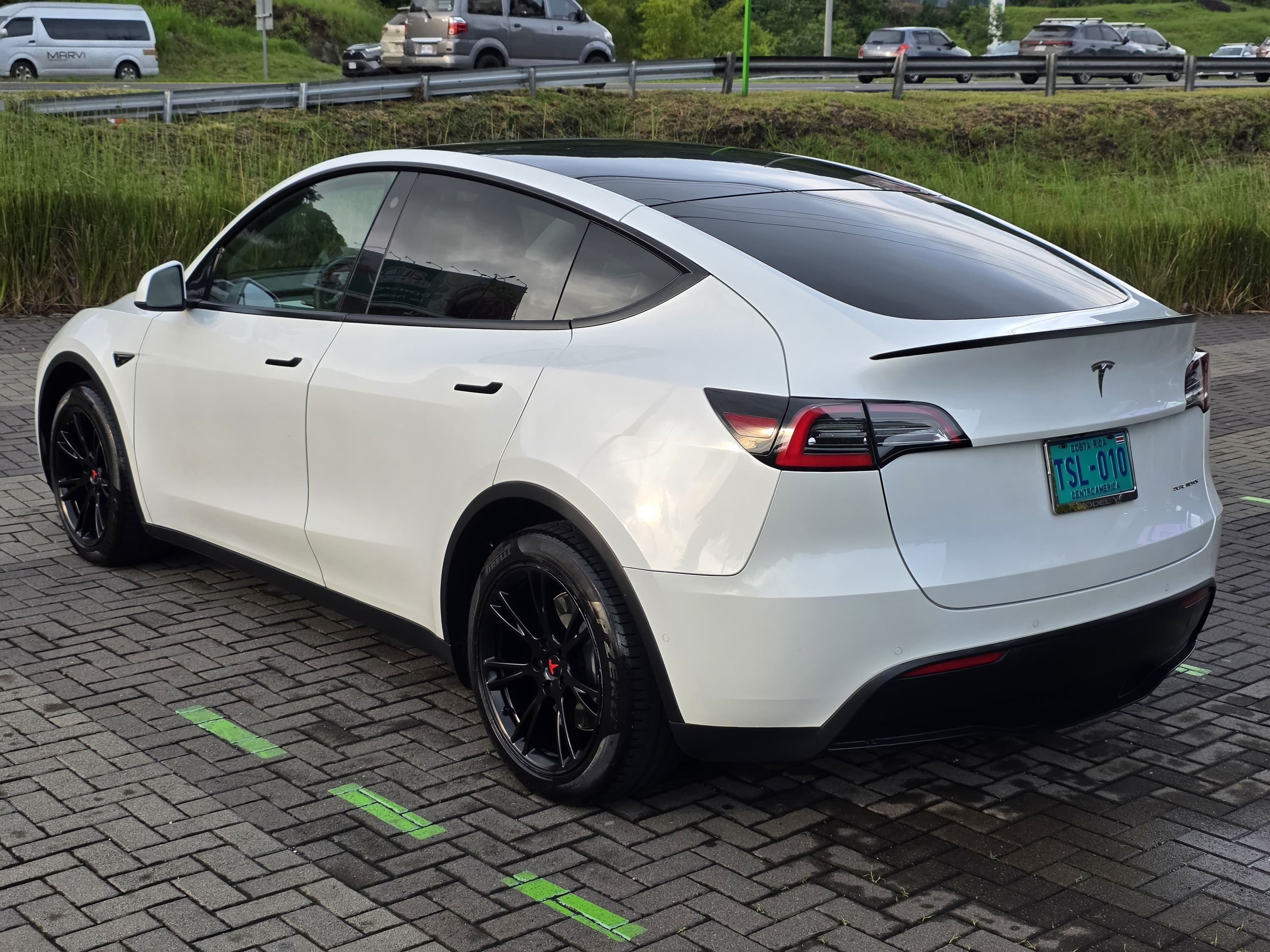 Tesla Model Y Long Range AWD foto 3