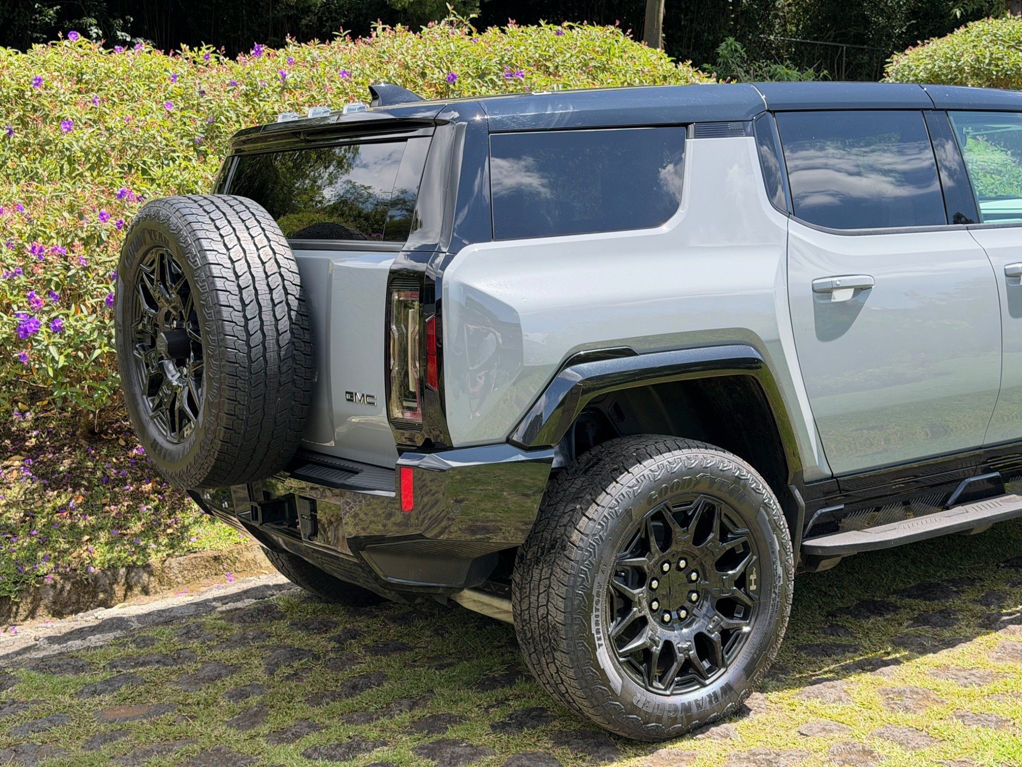 GMC Hummer EV SUV 2X foto 2